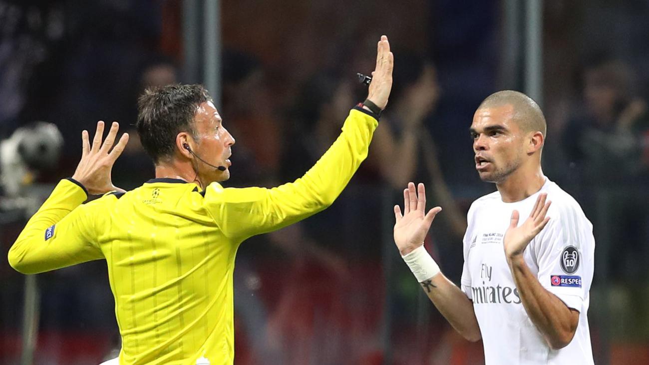 Ups! Atletico Pertanyakan Satu Pernyataan Mark Clattenburg!